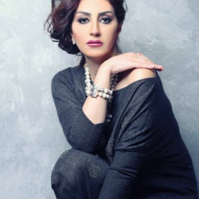 وفاء مع والدتها وايتن وشقيقتهما داليا