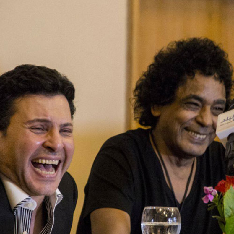 نجوم الغناء العربى يقرأون الفاتحة قبل المؤتمر الصحفى