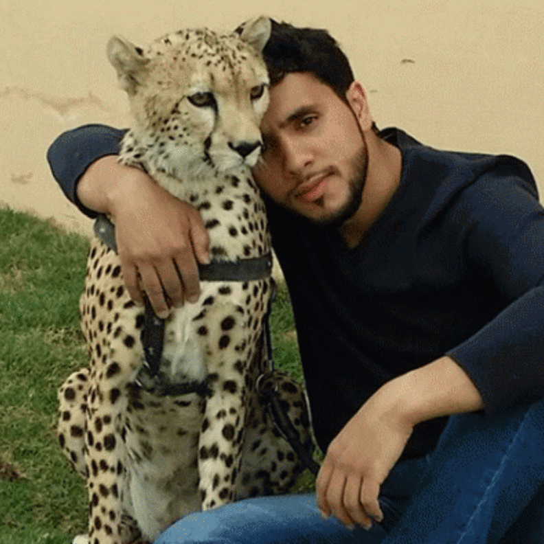 الفهد مع مالكه