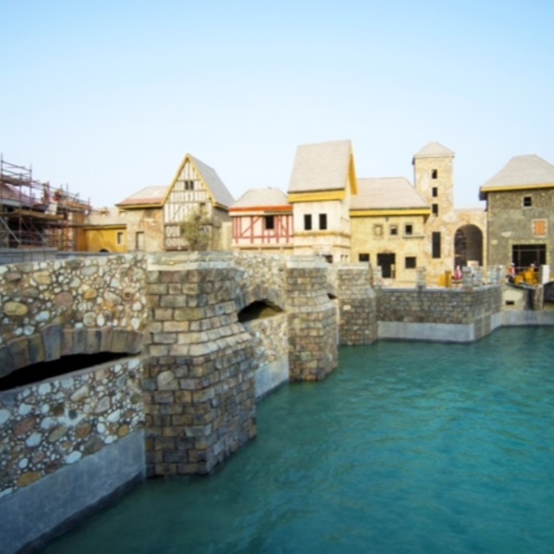 القرية الفرنسية