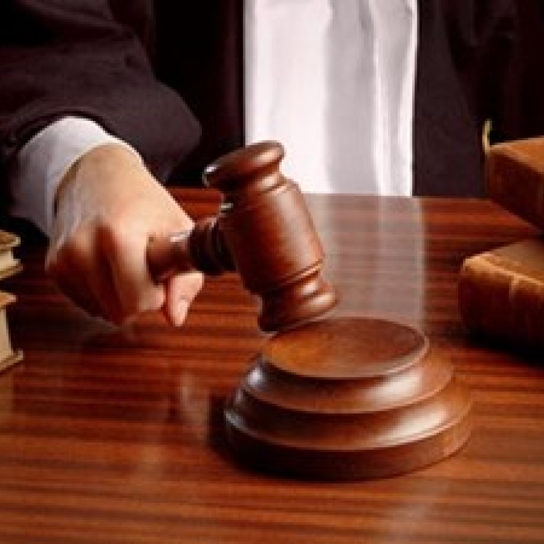 قاضي سعودي يقنع زوجاً بتطليق زوجته