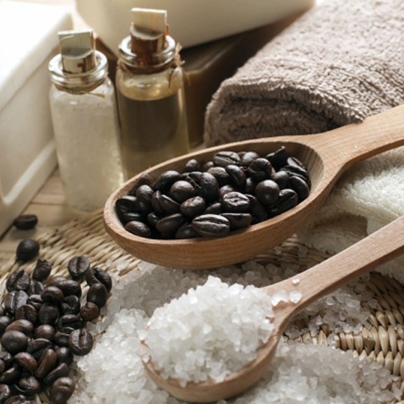 القهوة والملح لنظارة بشرتك