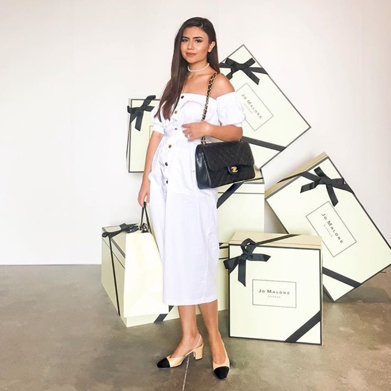 المدونة ديما الاسدي في اطلالة بالابيض الانيق