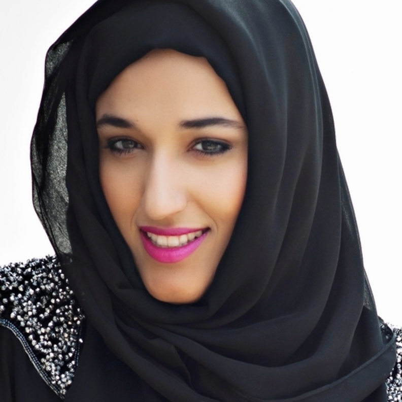 المصممة الإماراتية هند المطوّع