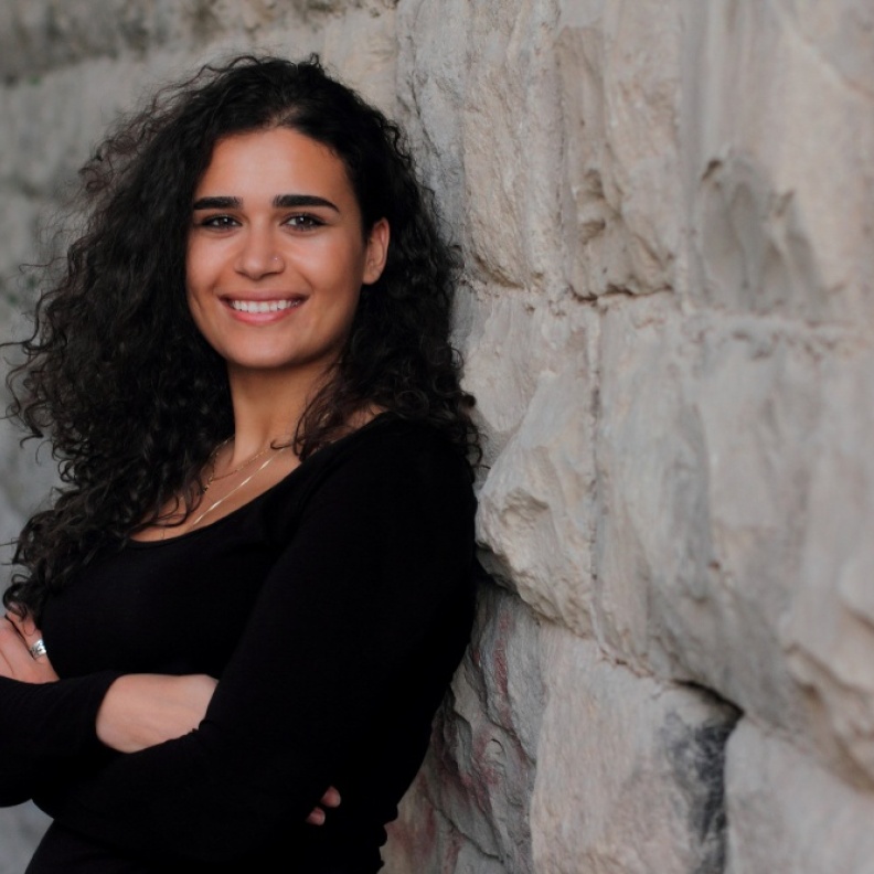 المصممة زينة سع