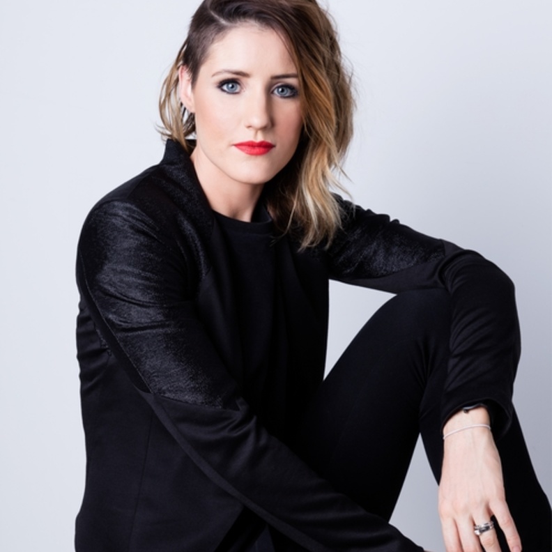 المصممة وسيدة الاعمال ديبورا هينينج