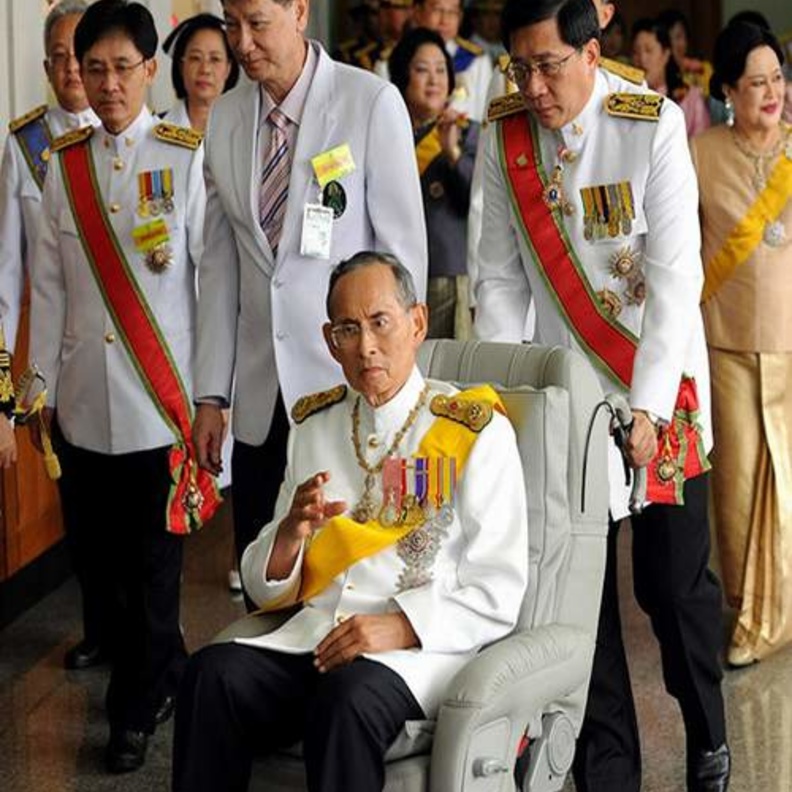 الملك بوميبون ادولياديج