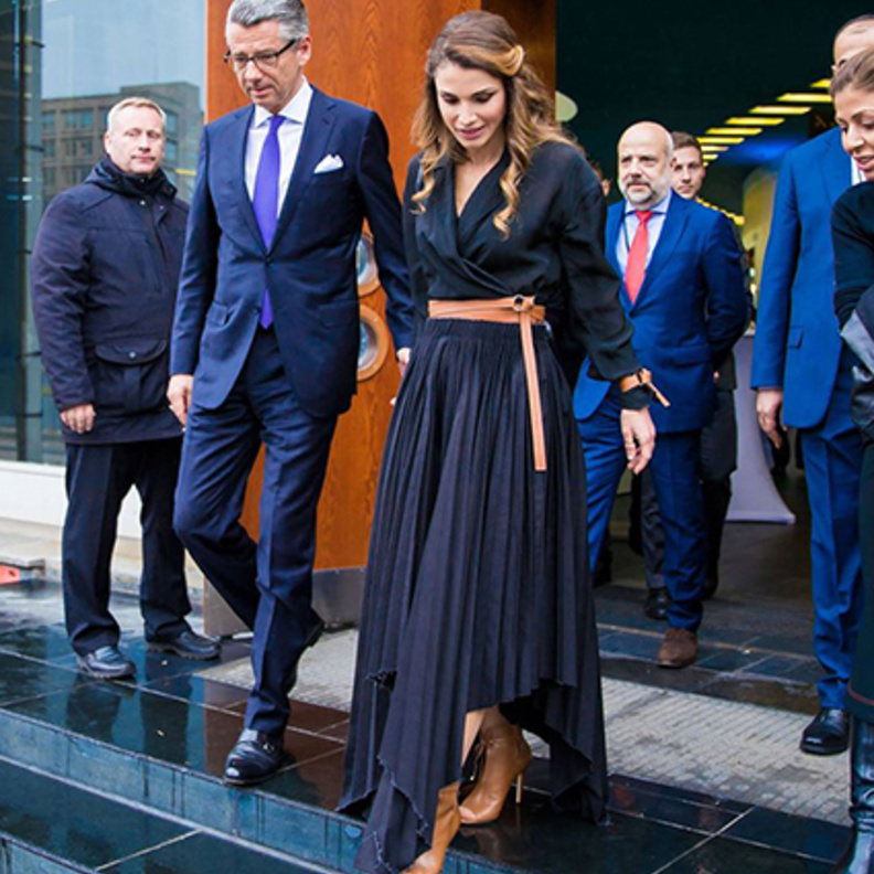 الملكة رانيا ابهرتنا باختيارها اجمل موديلات الموضة