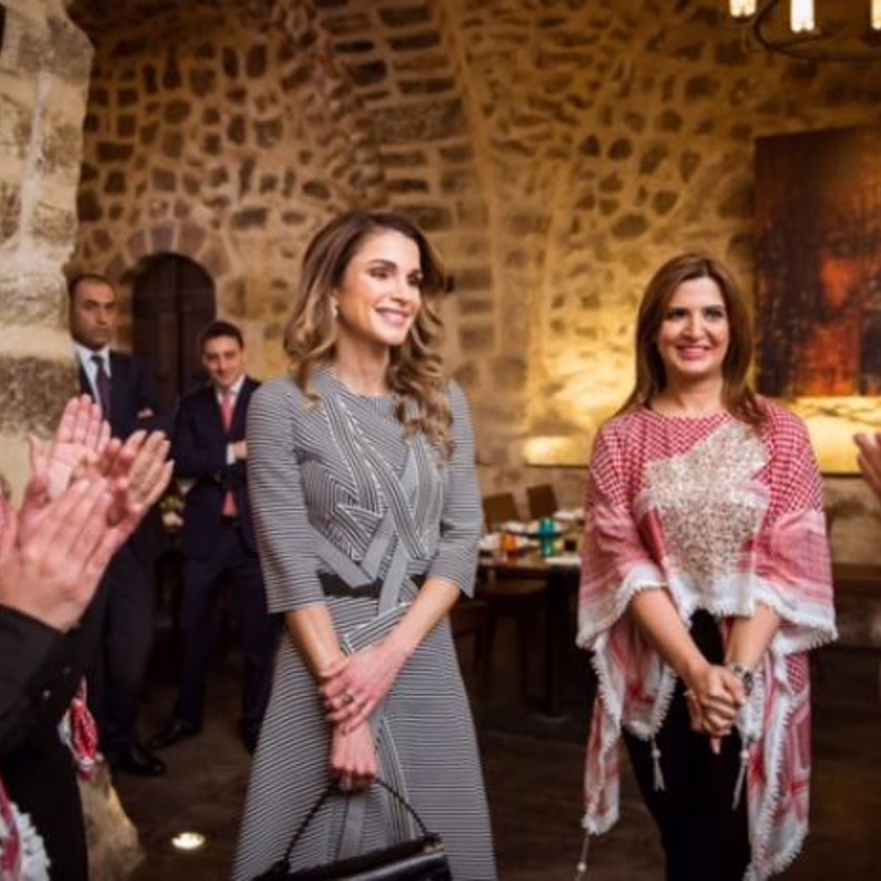 الملكة رانيا شاركت في مداخلات مع السيدات النشيمات حول التعليم