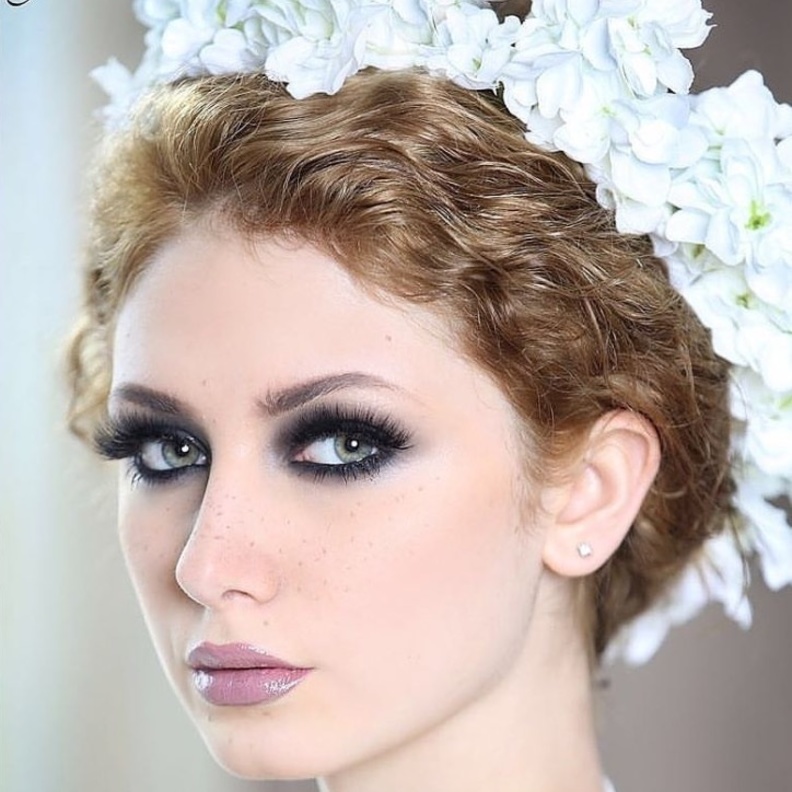 الورد الأبيض في يوم زفافك سيزيدك جمالا 