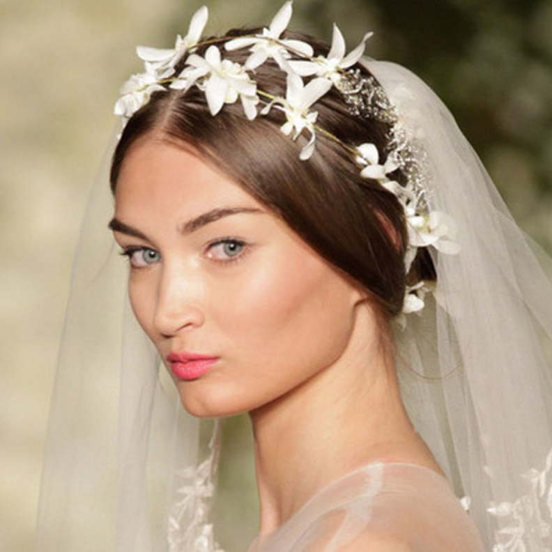  الورود موضة لن تنتهي مع تسريحة شعرك