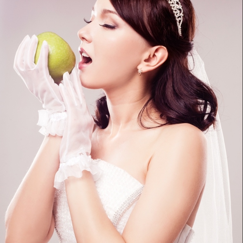 الوقت الانسب لتناول التفاح قبل الغداء بربع ساعة