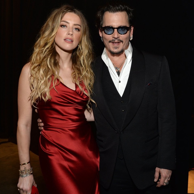 انه وفريقه القانوني مستمرون في وضع العراقيل في قضية الطلاق وامام اتفاق التسوية المالية