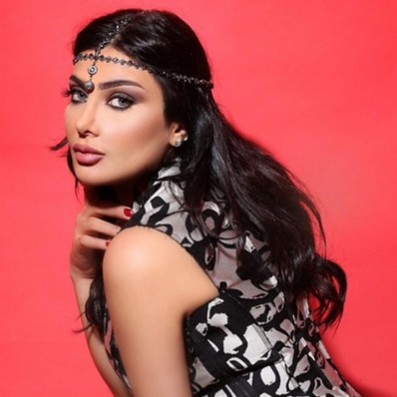 أمل العوض بطلة مسلسل "خمس بنات"