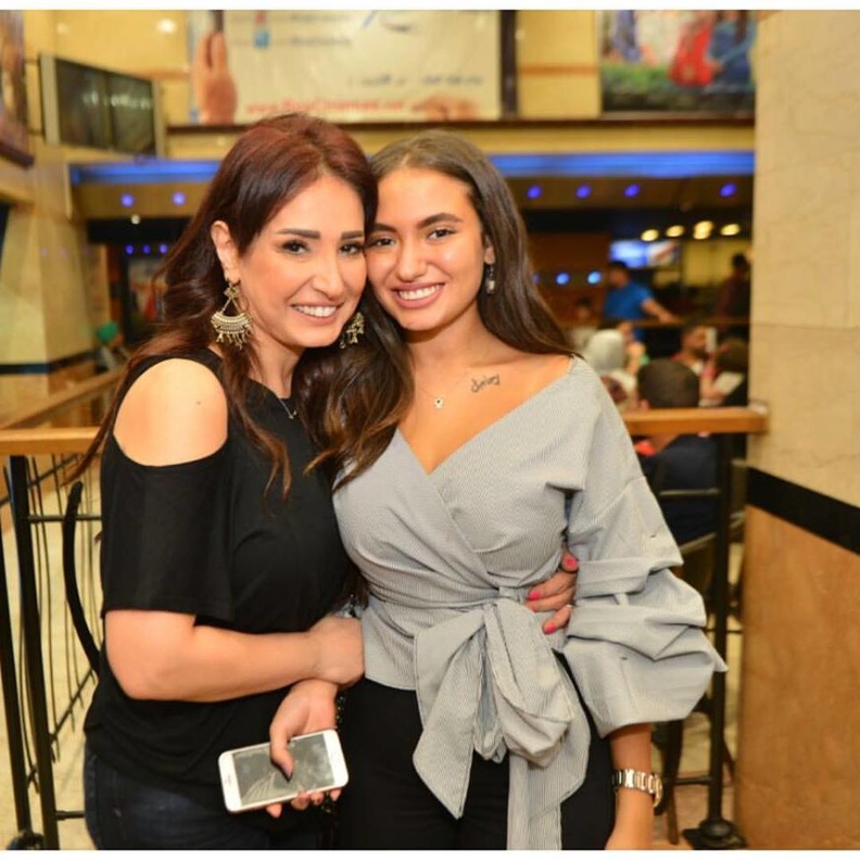 امل رزق وابنتها في عرض الماء والخضرة والوجه الحسن