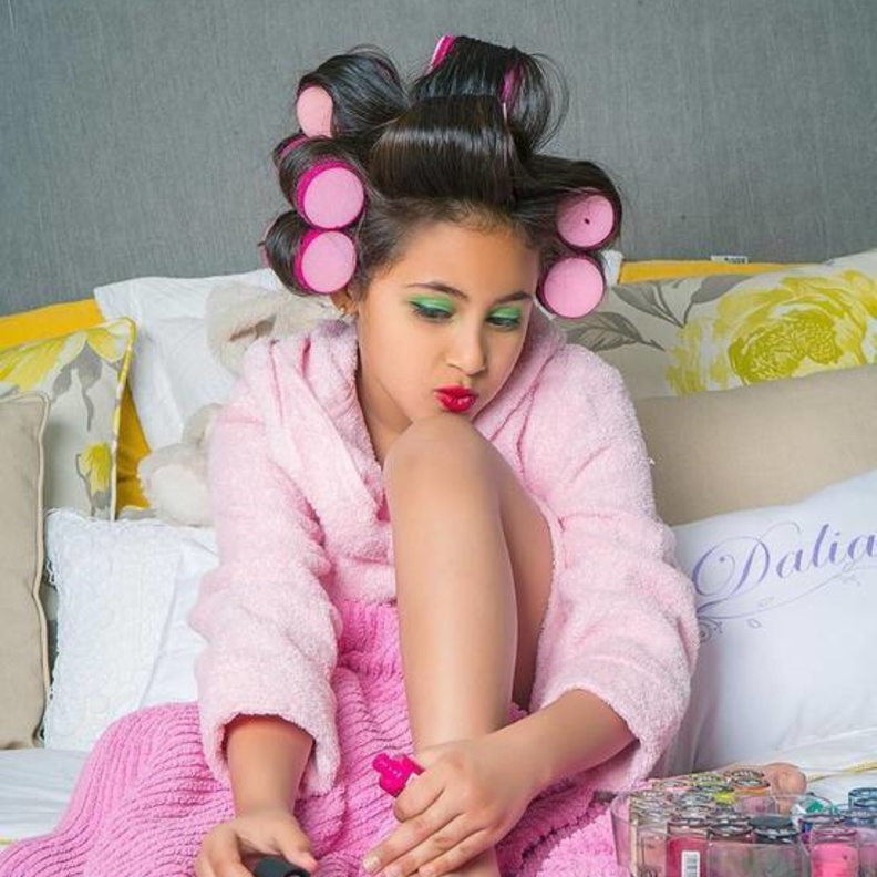 ابنة داليا البحيري بمكياج كامل