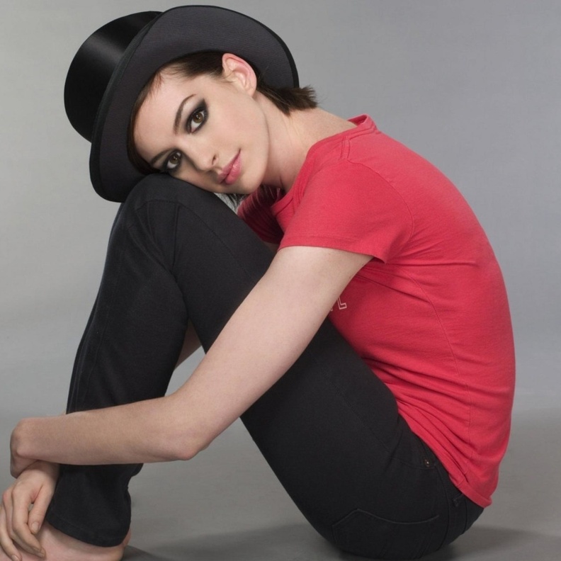 ان هاثاواي ANNE HATHAWAY