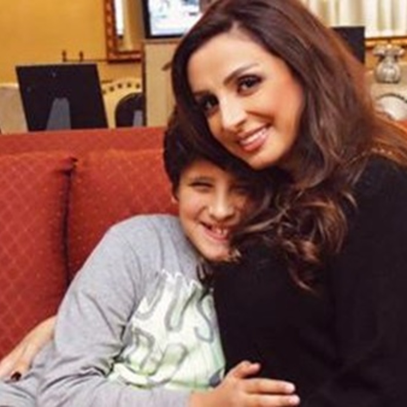 انغام وابنها عبد الرحمن