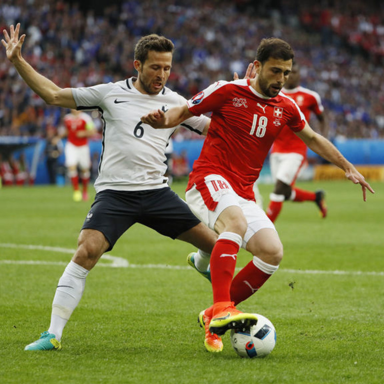 وتمزق 4 قمصان على الاقل في اللقاء الحماسي للغاية