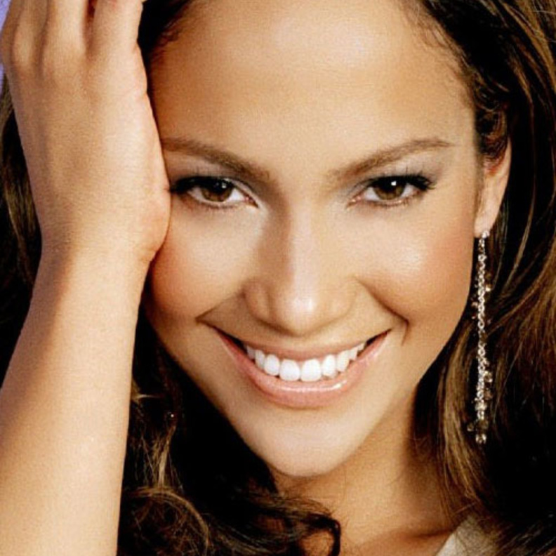 جينيفر لوبيز ممثلة تختبىء فى حنجرة مطربة