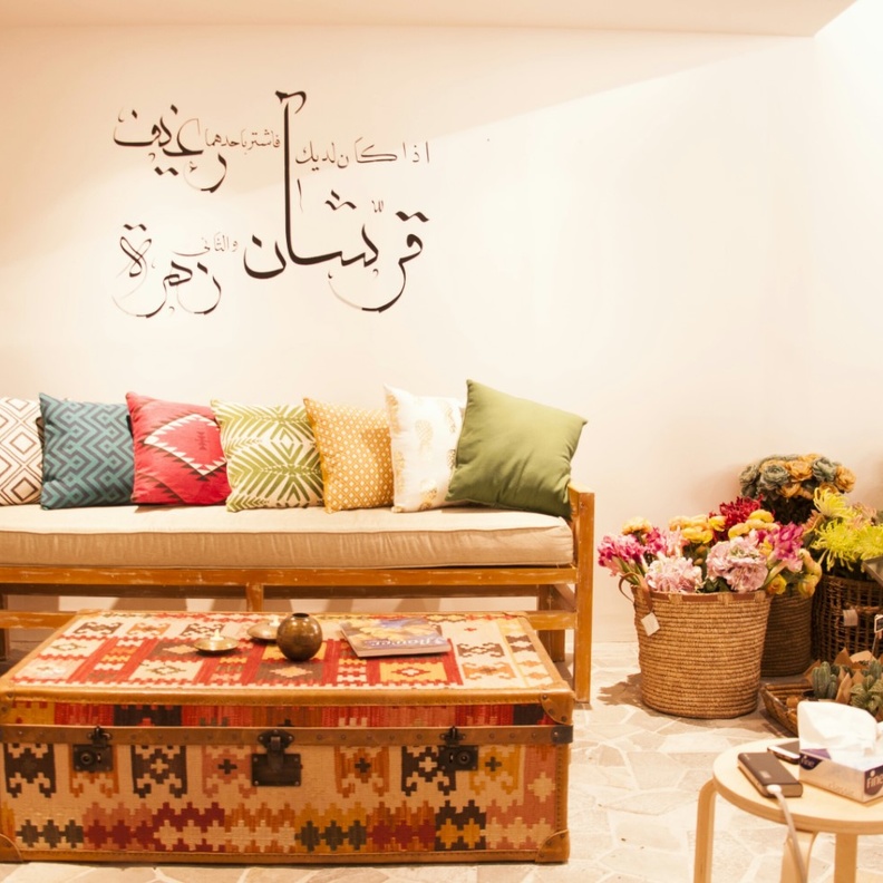 اهتمت ميسون بالتفاصيل العربية في معرضها