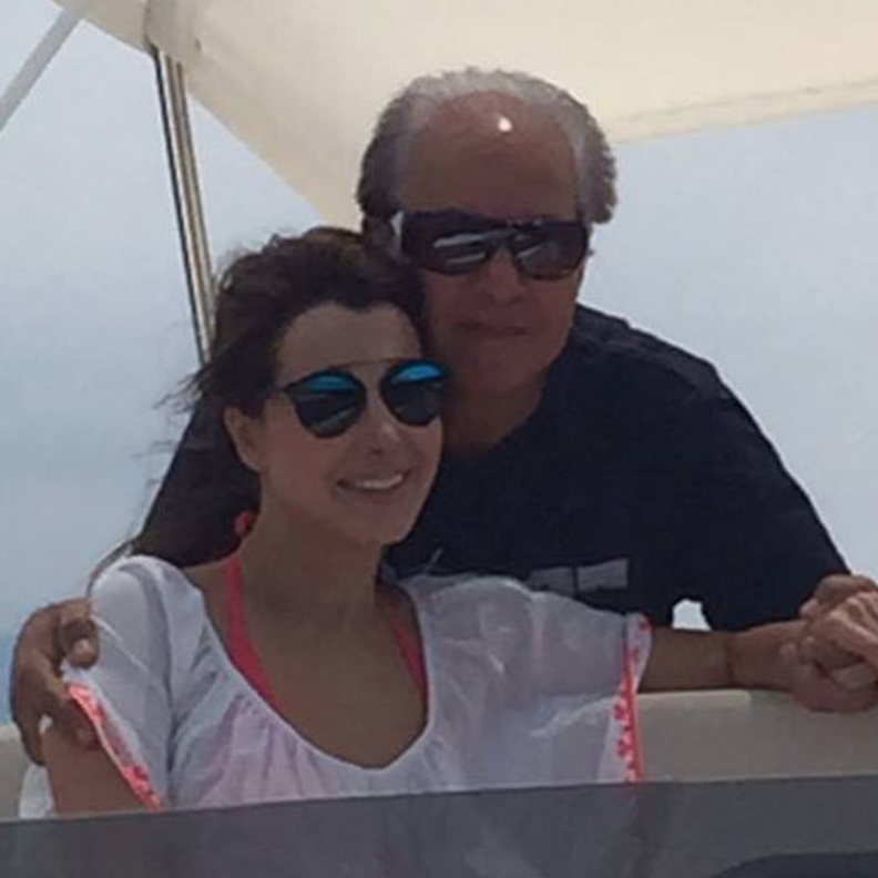 ميلا خلال اجازتها مع والدها