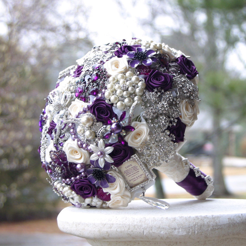 باقة عروس بنفسجية مع الكريستال