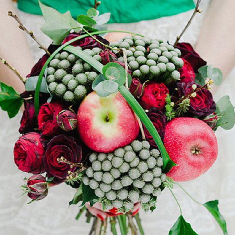 باقات زفاف مزينة بالفاكهة... هل تفكّرين بها؟
