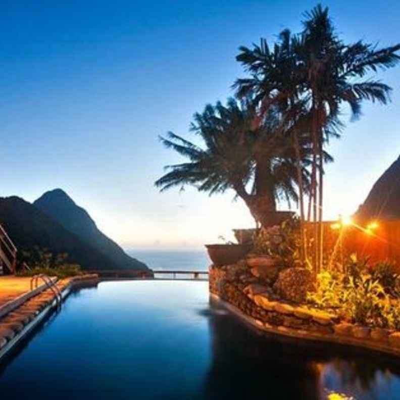 بركة السباحة في منتجع لاديرا