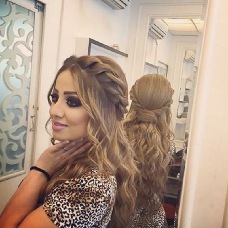 برواس حسين في صورة سلفي