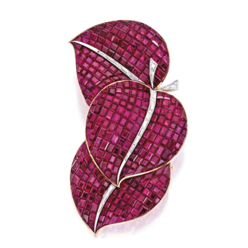 قلادة فاخرة بالماس والزمرد من ديفيد ويب