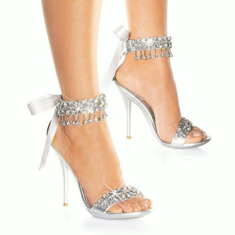 بريق يخطف الأنظار يوم الزفاف مع الصندل الفضي