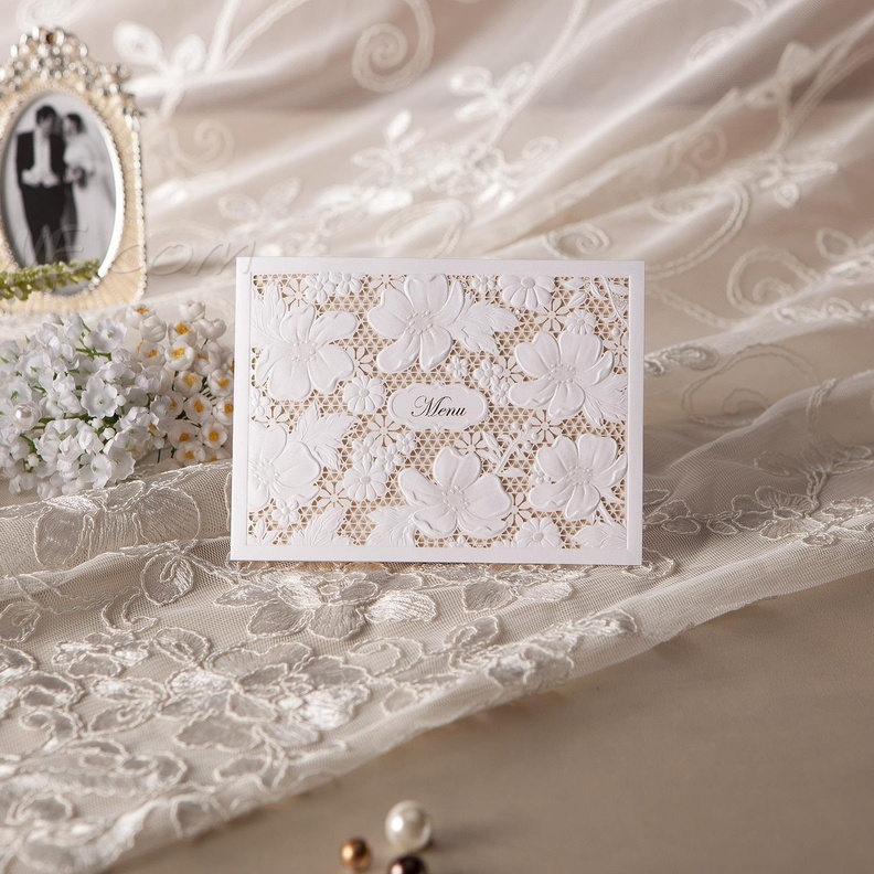 دعوات افراح مزينة باللؤلؤ