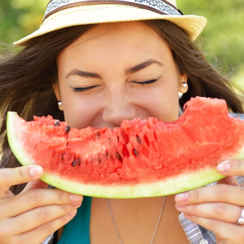 يمتاز البطيخ بغناه بالماء و هو مثالي لترطيب و تبريد الجسم في الصيف