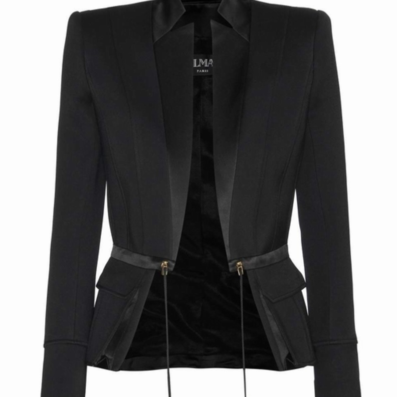 بلايزر ساتان مميزة وكلاسيكية من دار بالمين