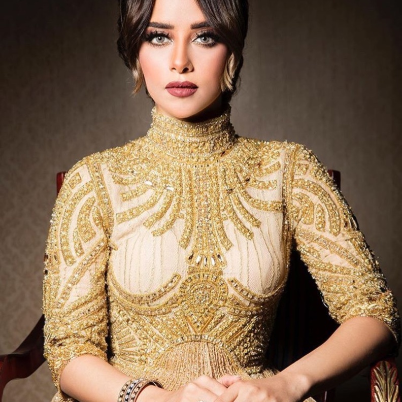 بلقيس فتحي بدت مختلفة بالمكياج