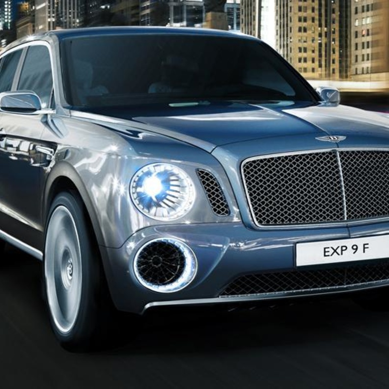 سيارة بنتلي SUV