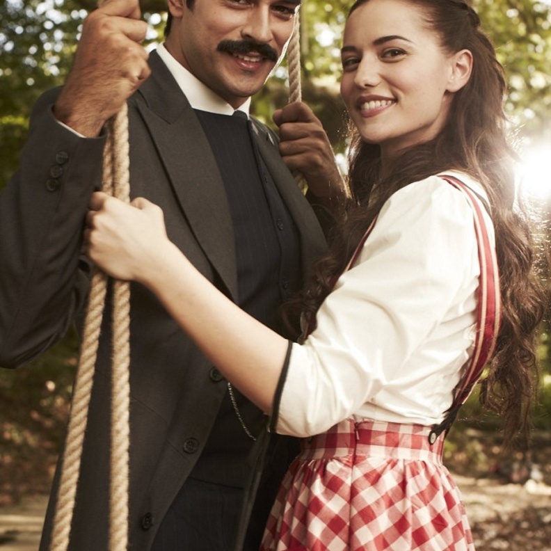 بوراك اوزجيفيت وفهرية افجان