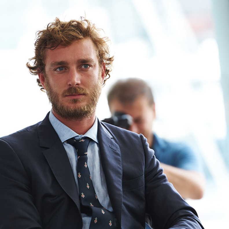 بيير كاسيراجي يدعو لتوخي الحذر