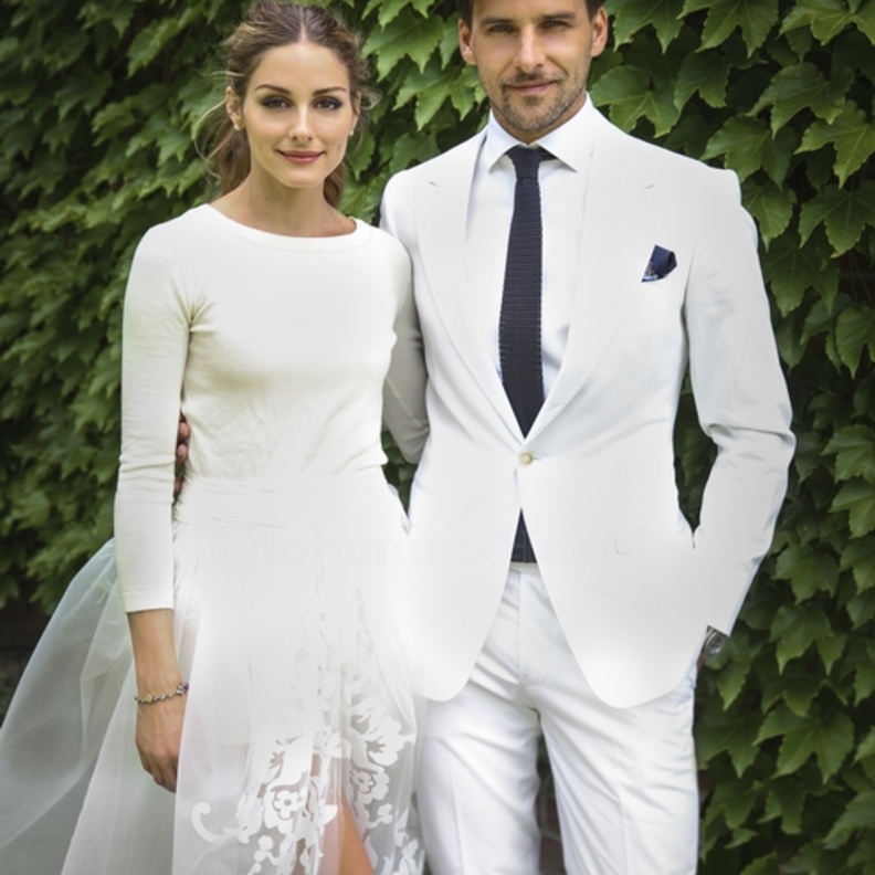 تميز فستان ميا فارو ببساطته وقصره