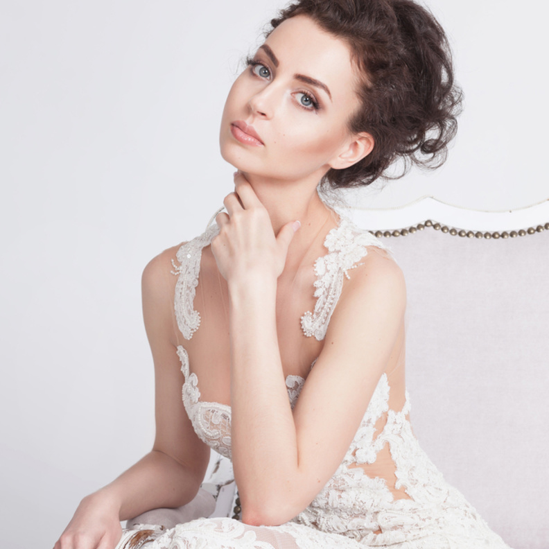 تألقي ببشرتك النضرة في يوم زفافك باستخدام قناع الزبادي والعسل