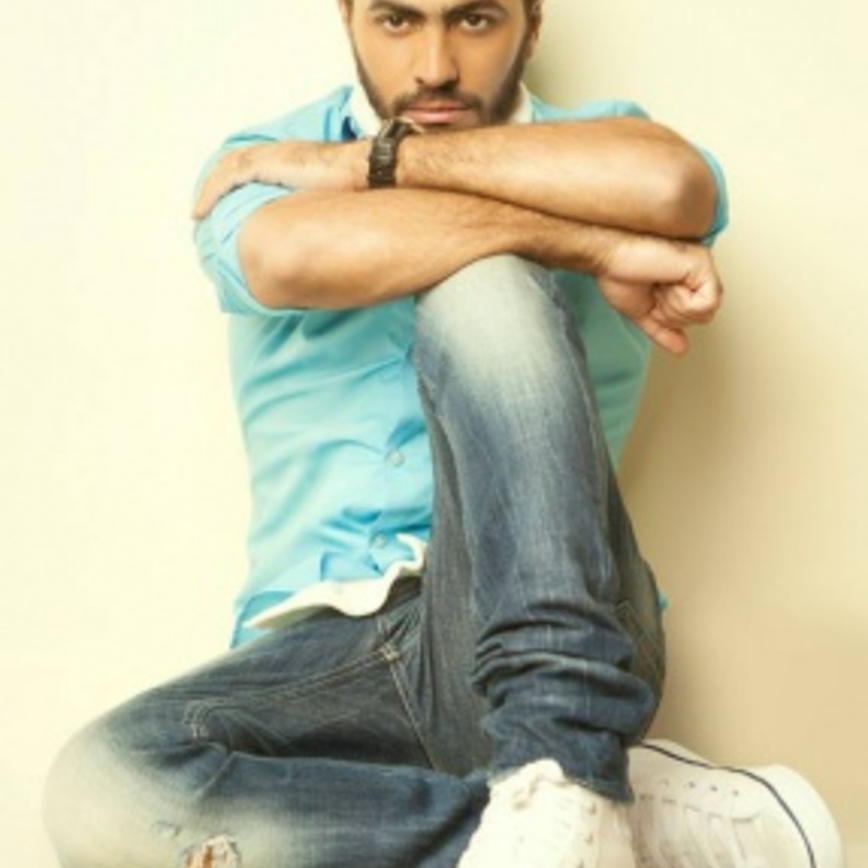 ماذا تضمنت رسالة إعتذار تامر حسني لجمهوره؟