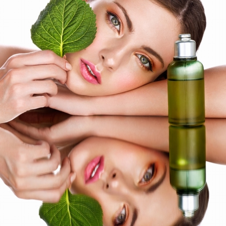 زيت جوز الهند يساعد على تلاشي البقع السوداء