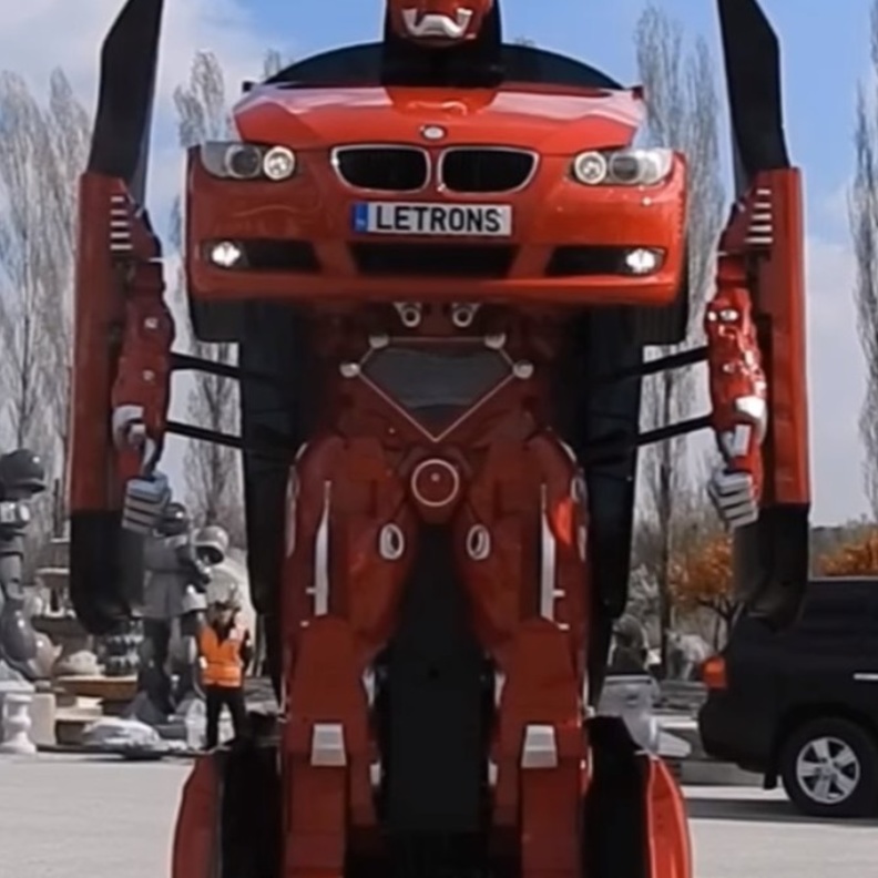 تحويل سيارة BMW  إلى روبوت ترانسفورمر