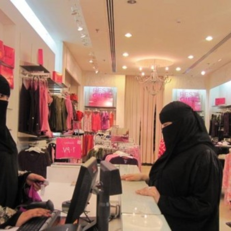  تخصيص الاقسام الخاصة للموظفات 