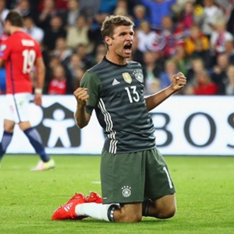 تخلص اللاعب الالماني توماس مولر من صيامه عن التهديف