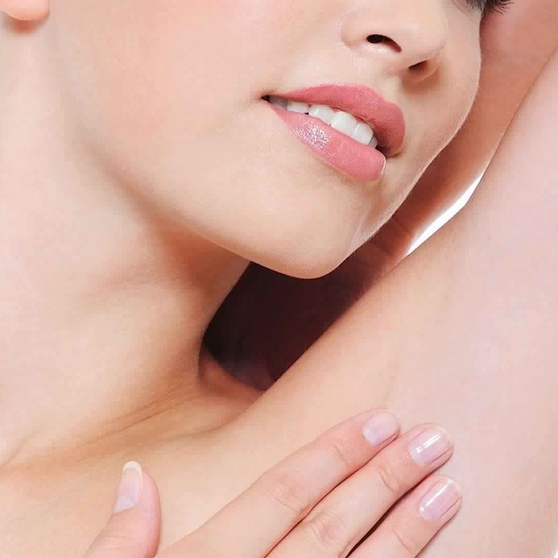 تخلصي من اسمرار الابط بالعناية الدائمة والنظافة 