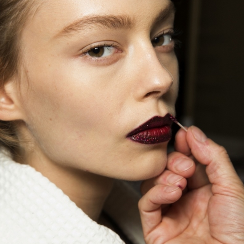 مكياج - احمر شفاه - بتوقيع دار فرزاتشي Versace تدرجات الاومبريه على الشفايف