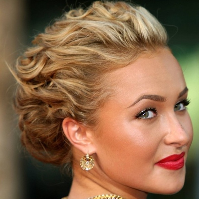 تسريحات للشعر القصير المسحوب الى الخلف