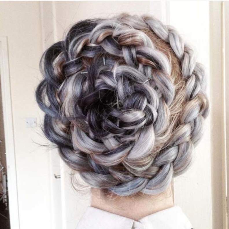 تسريحة شعر بالورود المتداخلة 